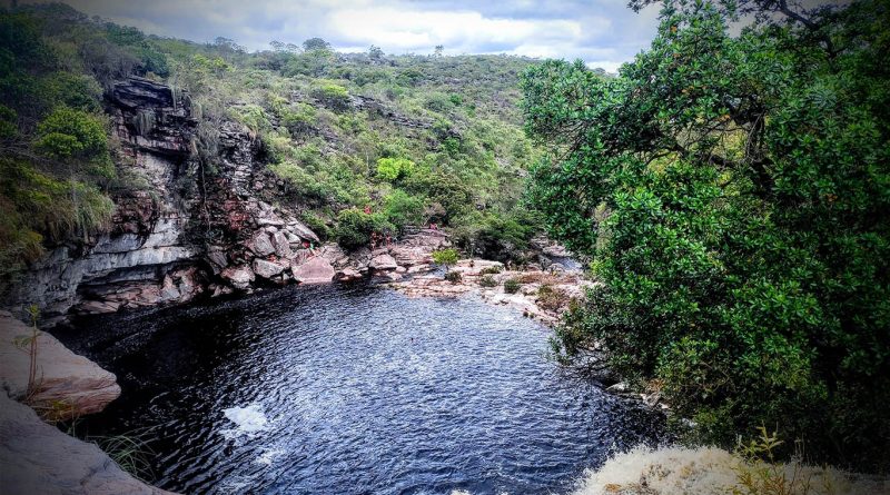 vista panorâmica do poço do diabo na chapada diamantina